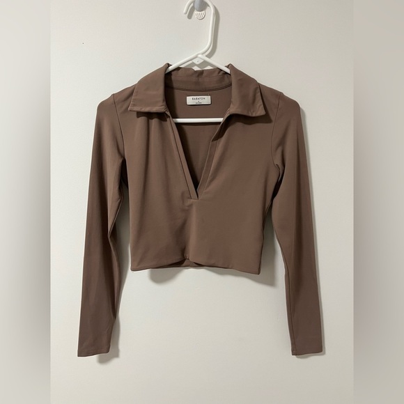 Aritzia Babaton Brown Contour Polo Long Sleeve Crop Top Low Cut - Picture 1 of 5
